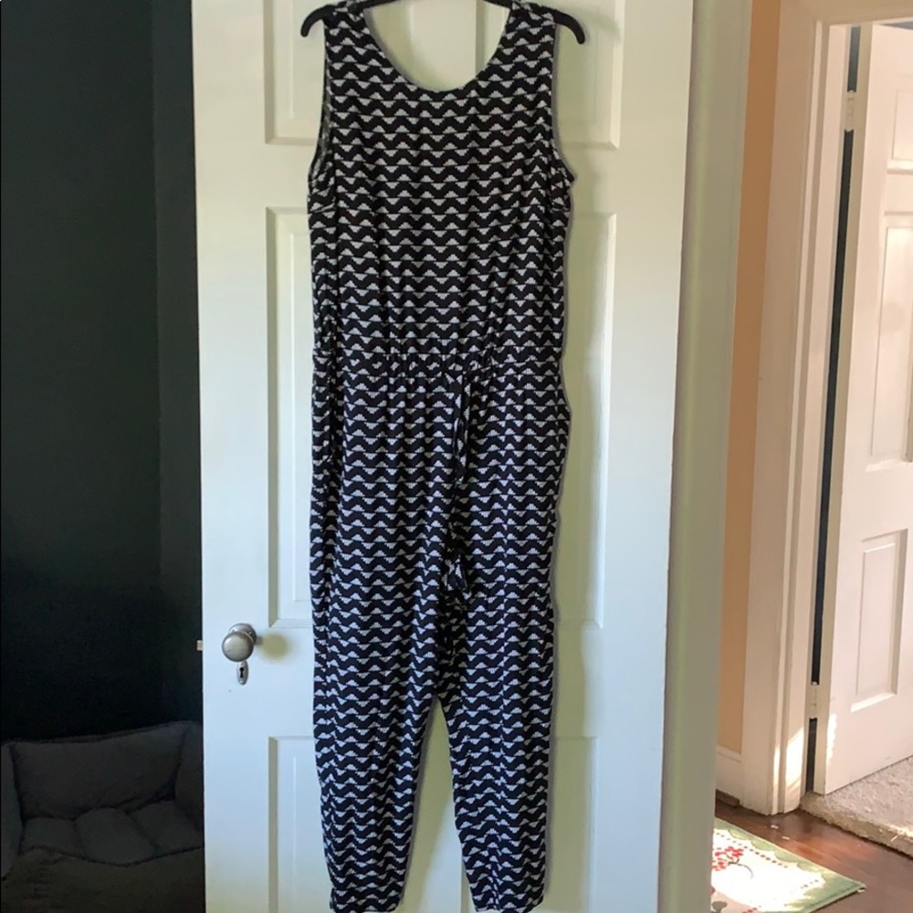 Sleeveless tie waist jumpsuit